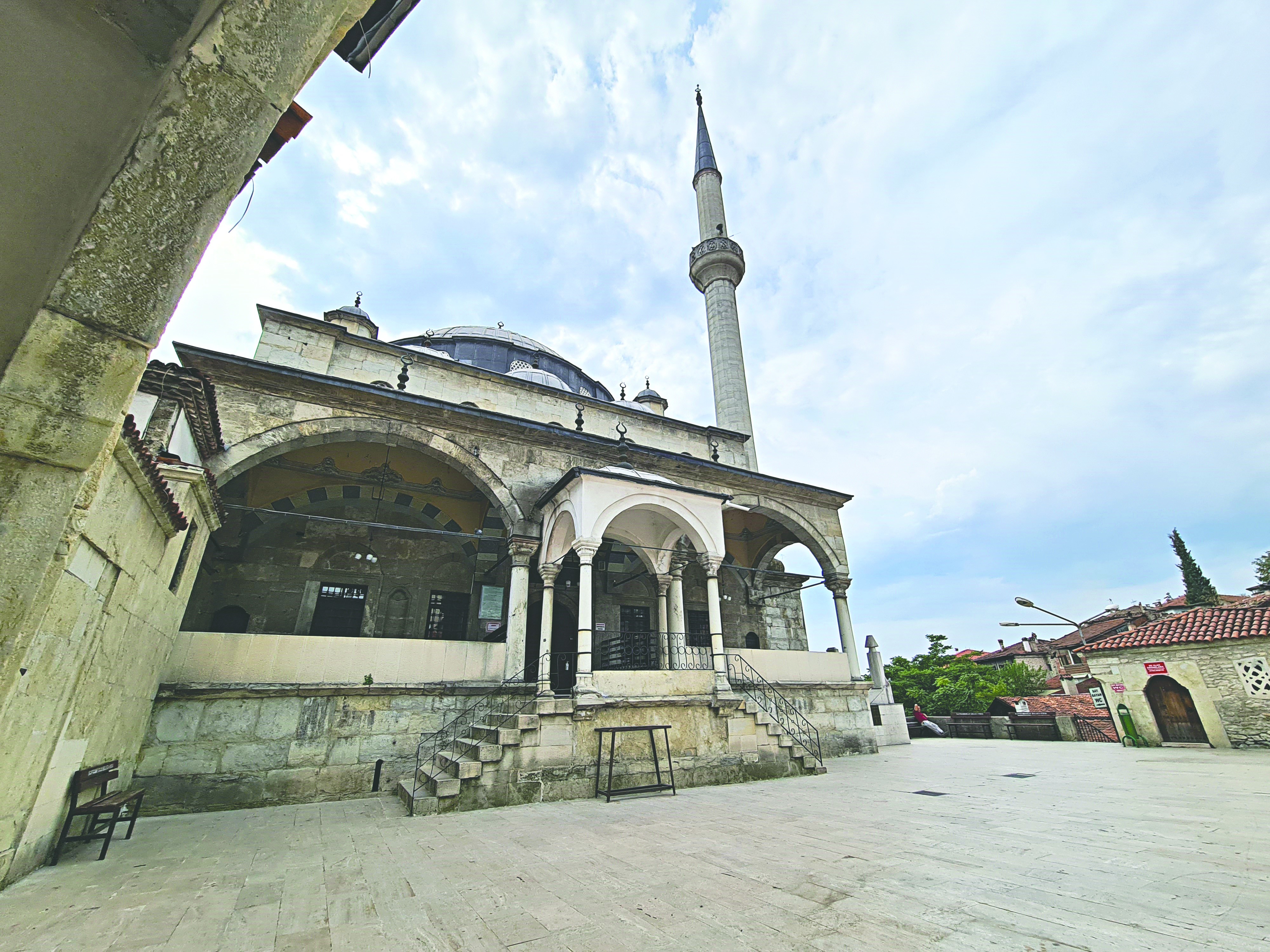 Ecdat yadigârı camiler yıllara meydan okuyor