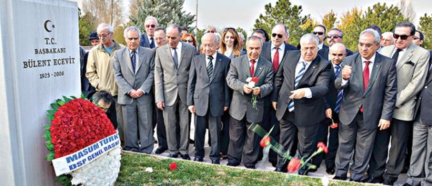 Ecevit mezarı başında anıldı