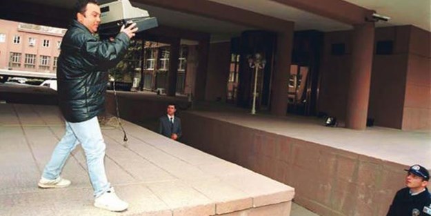 Ecevit'e yazar kasa fırlatan adamın hayatı değişti