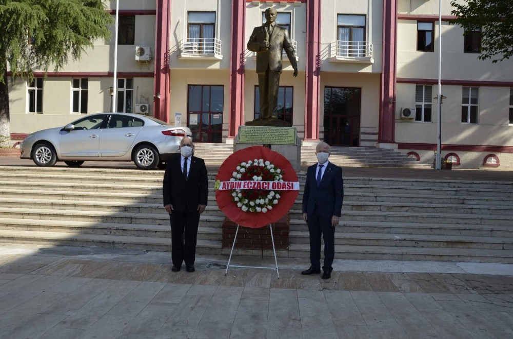 Eczacılar, “Hastalıkta Sağlıkta Eczacınız Yanınızda” sloganı ile günlerini kutladı 