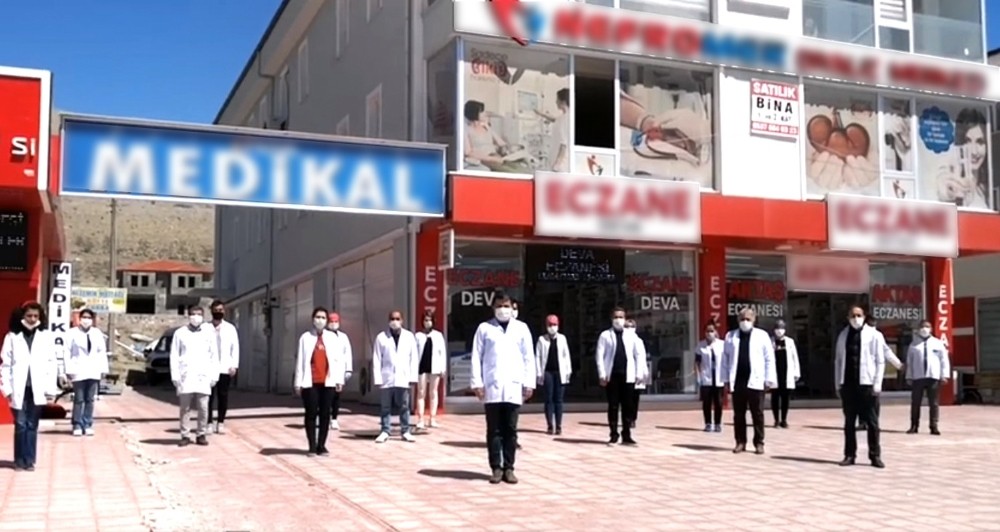 Eczacılardan 1 dakikalık saygı duruşu 
