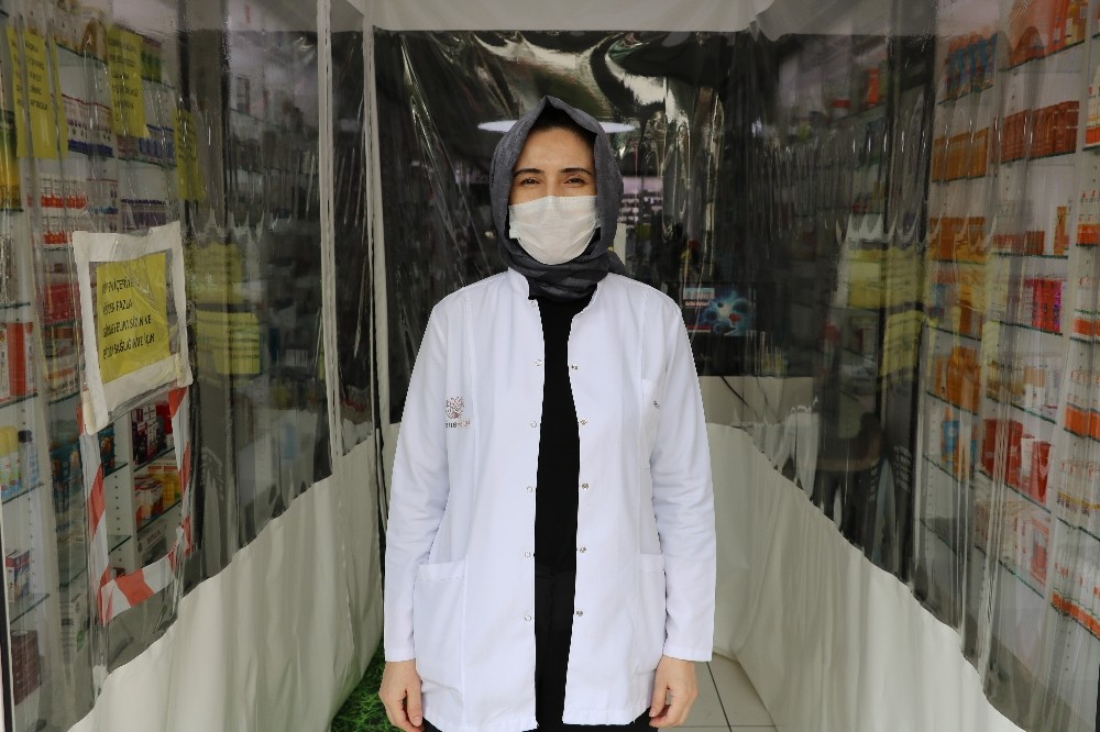 Eczanede koronaya brandalı önlem 