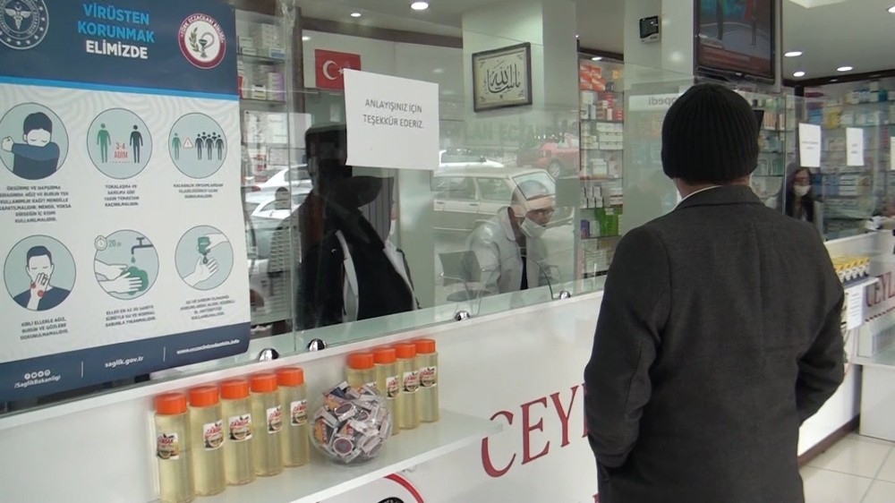 Eczanelerde ’camlı dönem’ başladı 