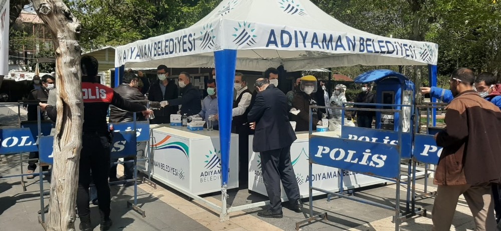 Eczanelerdeki maskeler ücretsiz dağıtılıyor 