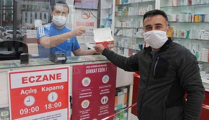 Eczanelerden ücretsiz maske dağıtımı başladı 