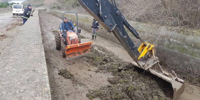 Baraj kapakları sulama amaçlı açıldı