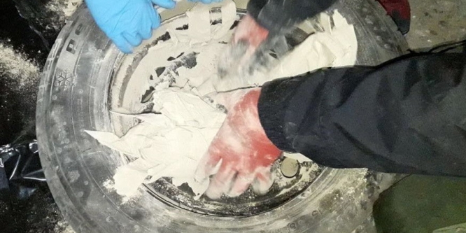 Otomobilin lastiğinden eroin çıktı