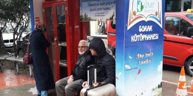 İzmit’te sokak kütüphanelerine zarar veriliyor