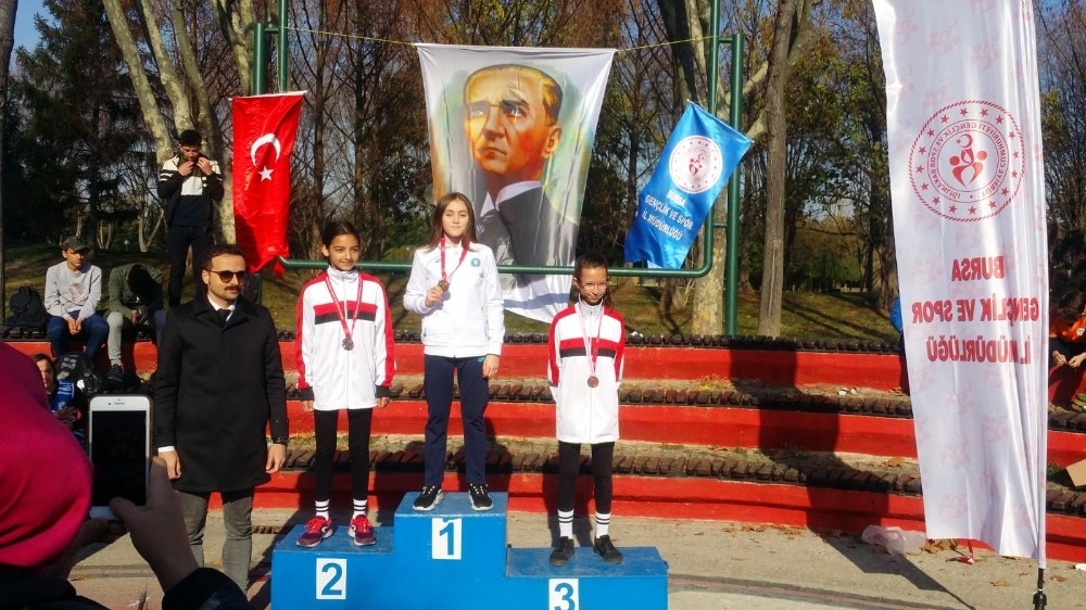Eda Özrodop mesafe tanımıyor 