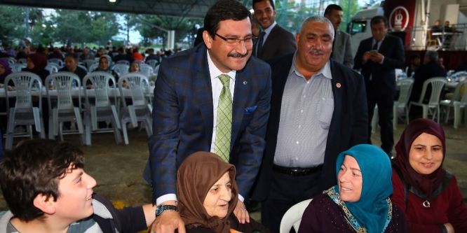 Keçiören Belediyesi iftar sofrasını Ayvalı’da kurdu