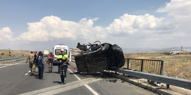 Kars’a taziyeye giden aile kaza yaptı: 3 ölü, 3 yaralı