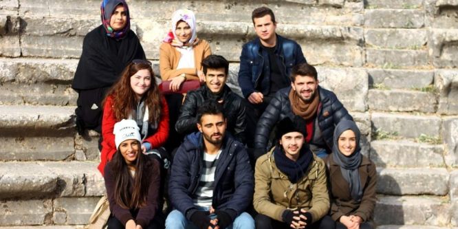 Genç Mecmua ekibinden Balkan Türklerine yardım