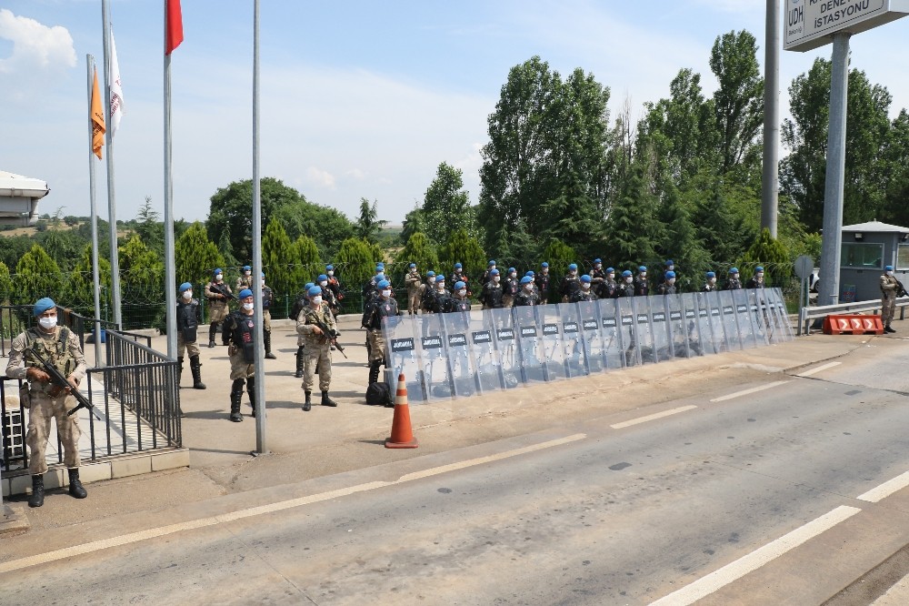 Edirne girişinde üst düzey güvenlik tedbirleri alındı 