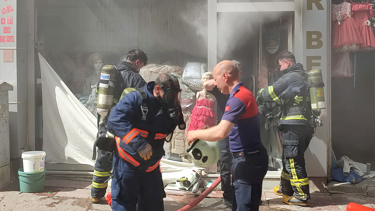 Edirne Keşan’da çocuk giyim mağazasında yangın! İtfaiye müdahale etti