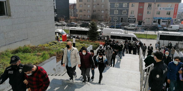 Yurt dışına kaçmaya çalışan 25 terör örgütü mensubu enselendi