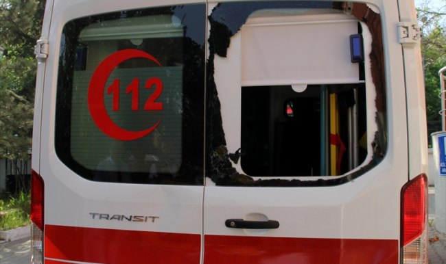 Edirne'de ambulansa saldırdılar
