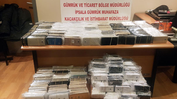 Edirne'de bin 30 kaçak cep telefonu ele geçirildi