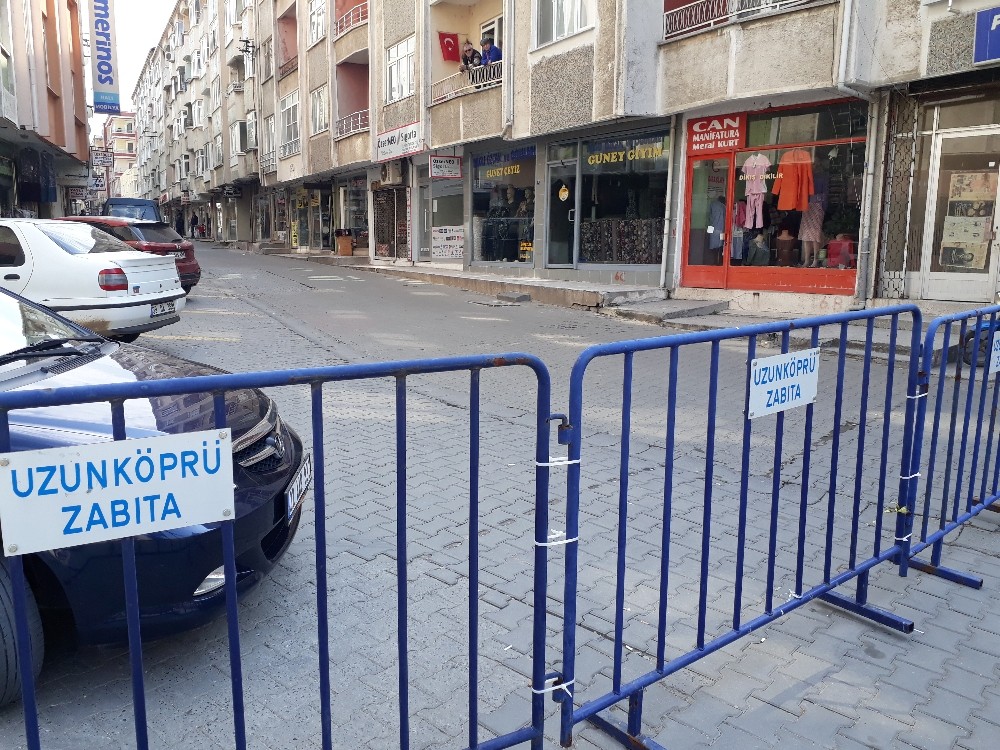 Edirne’de caddeler trafiğe kapatıldı 