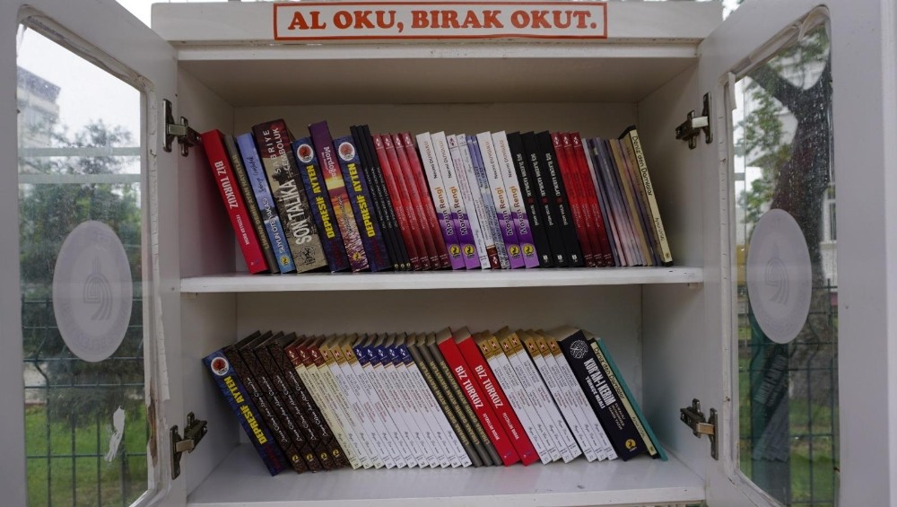 Edirne’de duraklara ücretsiz kitap bırakıldı 