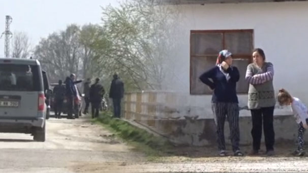 Edirne'de köy halkı sel nöbetinde