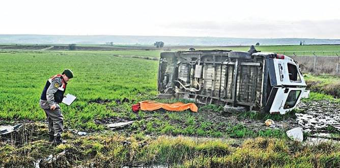 Edirne’de öğrenci servisi devrildi: 1 ölü, 13 yaralı
