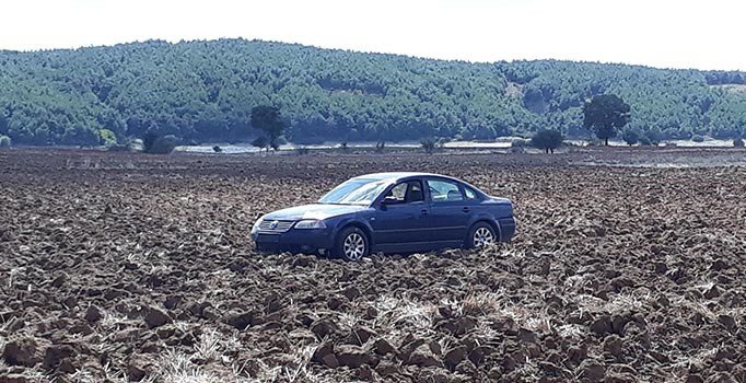 Edirne'de şekeri düşen sürücü tarlaya girdi