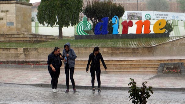 Edirne'de şiddetli sağanak etkili oldu