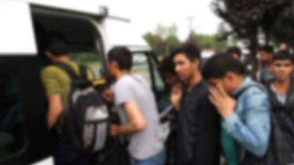 Edirne'de sınırı geçmeye çalışırken yakalandılar