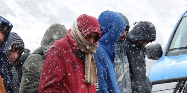 Edirne’de soğuktan donmak üzere olan düzensiz göçmenler kahvehaneye sığındı