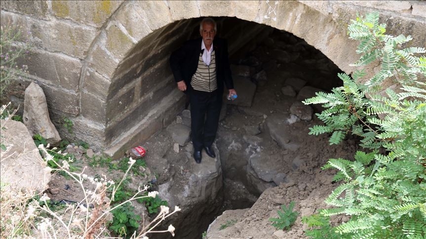 Edirne'de Tarihi köprünün ayaklarında define aramışlar