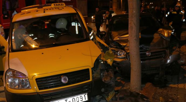 Edirne'de ticari taksi ile otomobil çarpıştı: 1 kişi yaralı