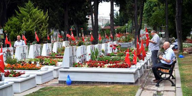 Edirnekapı Şehitliği'nde hüzün hakim oldu
