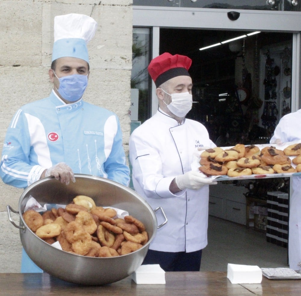 Edirneli esnaf, şükür duası yaptı ciğerli lokma dağıttı 