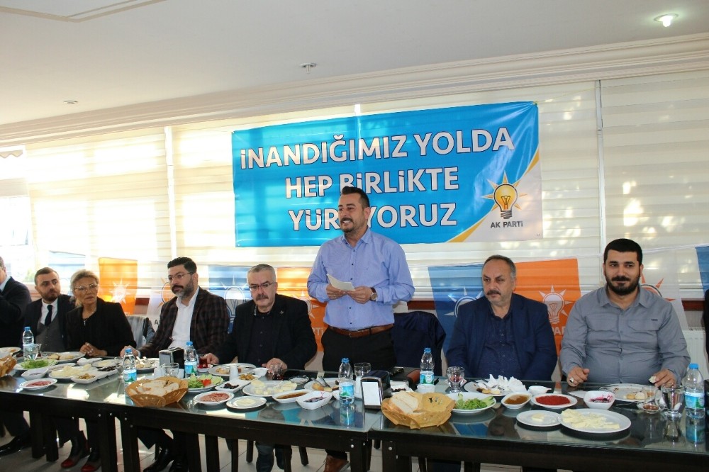 Edremit AK Parti’den birlik ve beraberlik toplantısı 