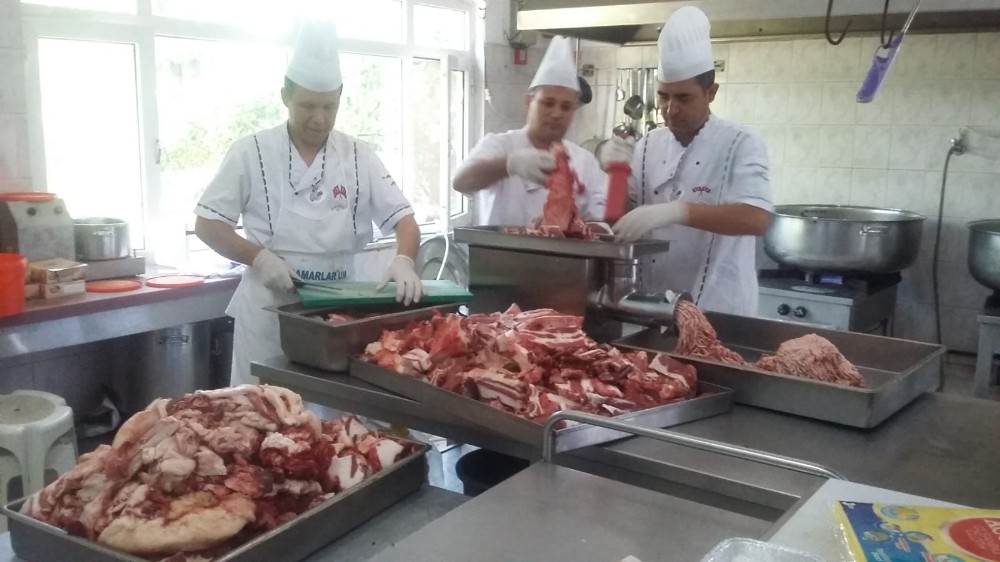 Edremit Belediyesi ihtiyaç sahiplerine ‘ışık’ oluyor 