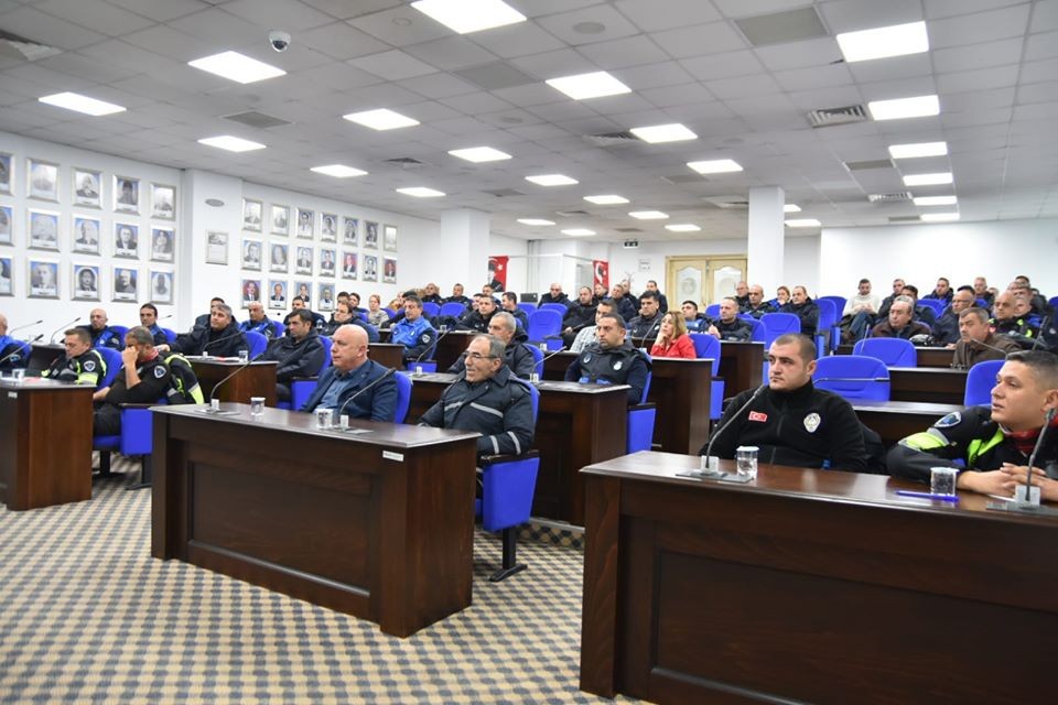 Edremit Belediyesi’nden zabıtalara hizmet içi eğitim 