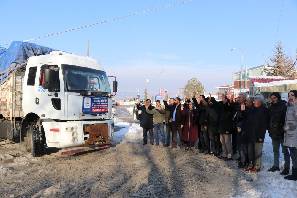 Edremit Belediyesinin ikinci yardım tırı yola çıktı 