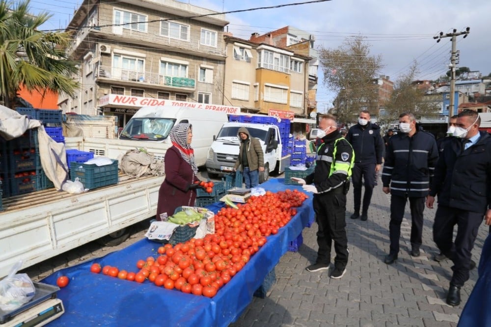 Edremit Çarşamba Pazarı’na korona virüs düzenlemesi 