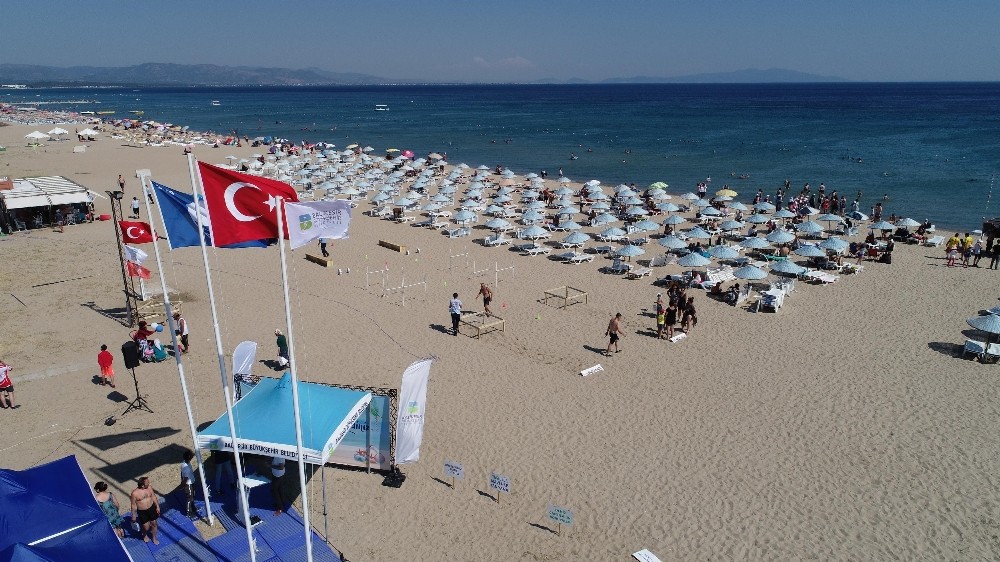 Edremit Körfezi, mavi bayrakları ve temiz sahili ile tatilcileri bekliyor 