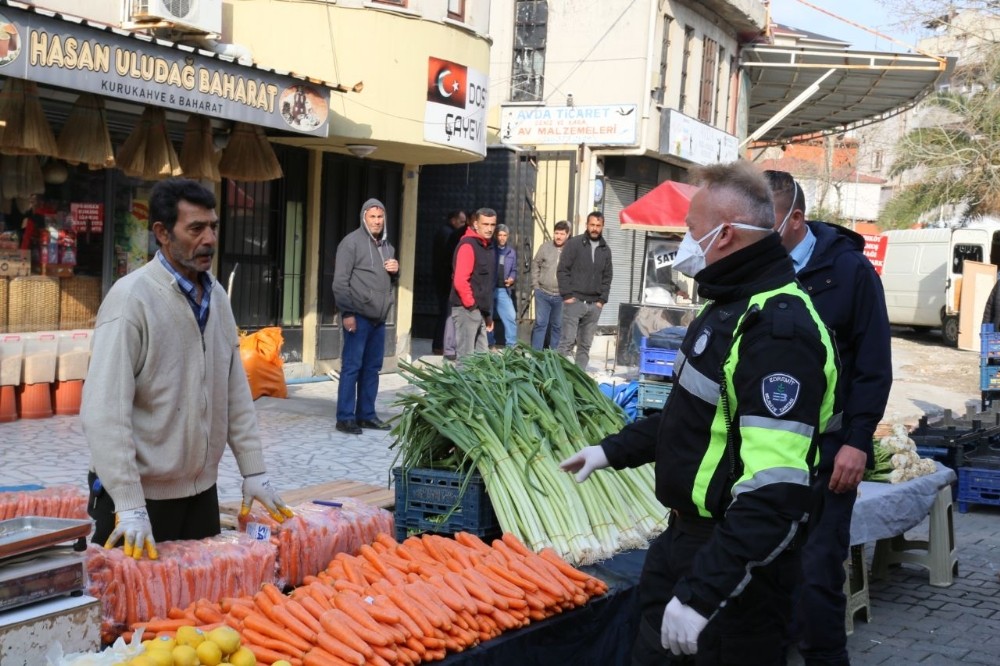 Edremit Körfezi’nin en büyük halk pazarında gıda dışında sergi açılmasına izin verilmedi 