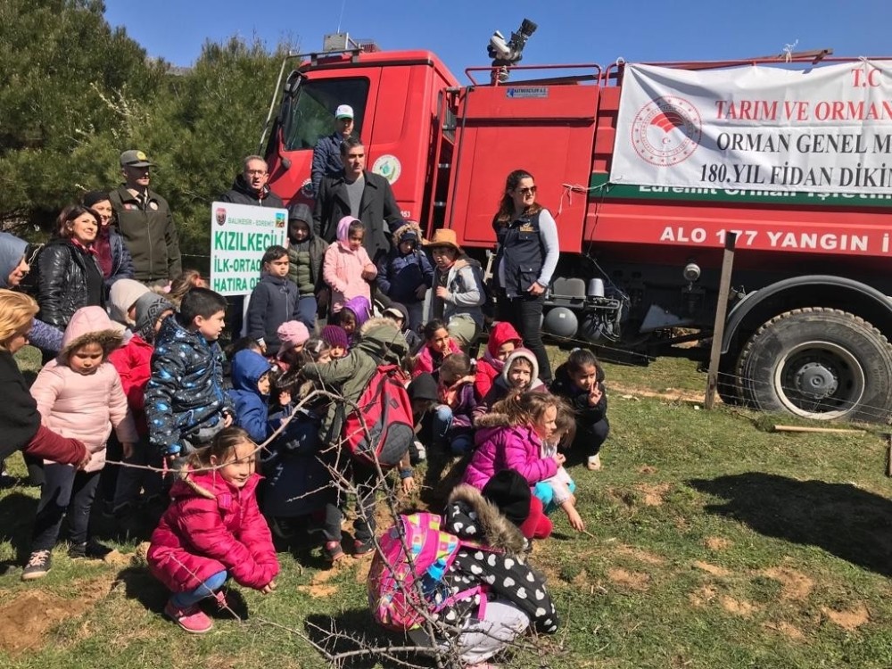 Edremitli öğrencilerden Kızılkeçili Hatıra Ormanı 