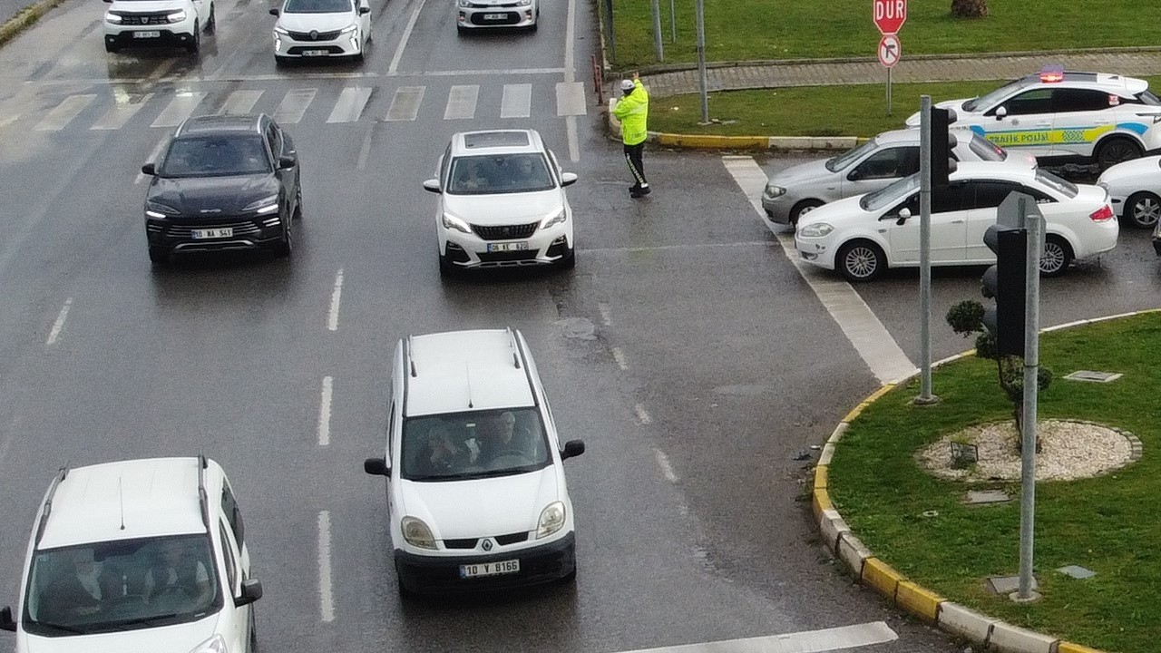 Edremit’te bayram tatili trafiği