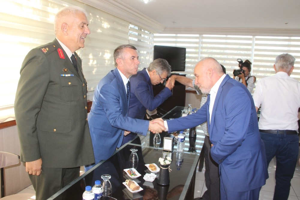 Edremit’te bayramlaşma yapıldı 