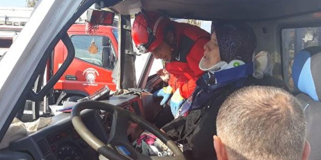 Edremit'te feci kaza! Yaralıları itfaiye kurtardı