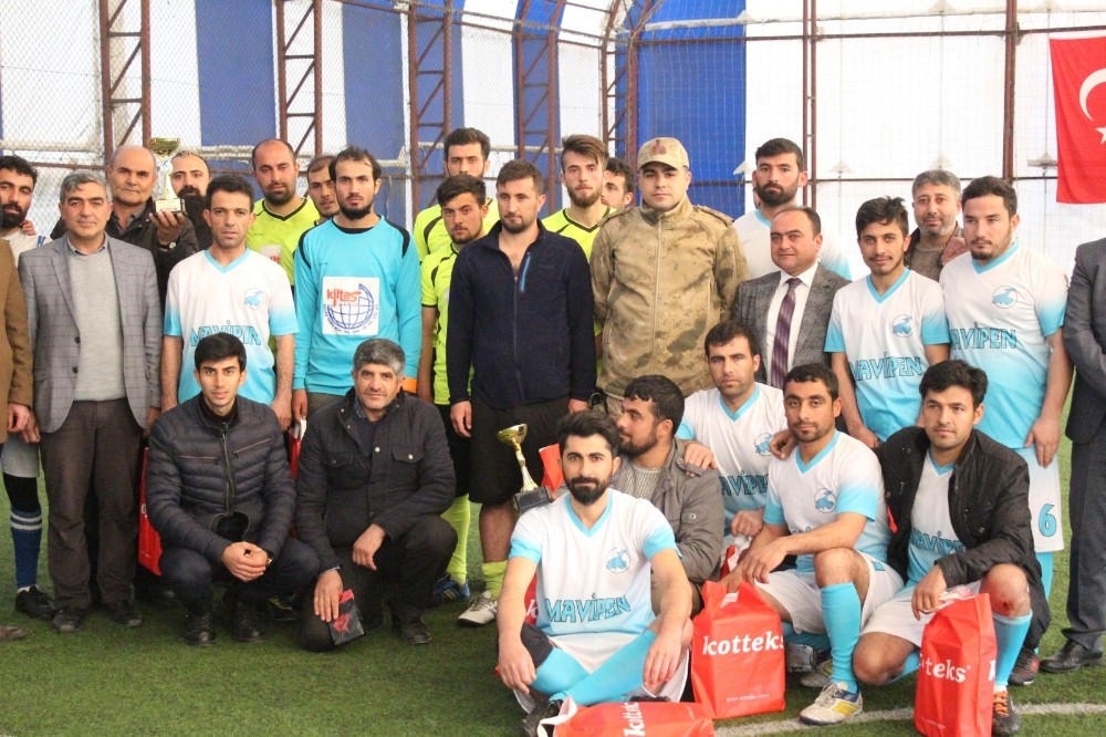 Edremit’te ‘Gençler Futbol Turnuvası’ sona erdi 