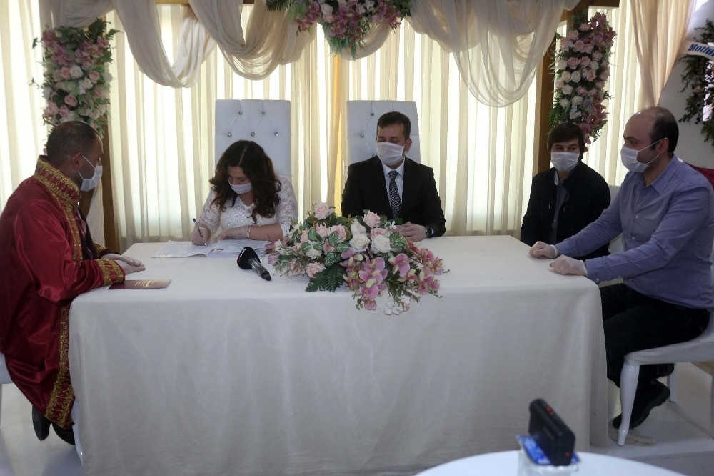 Edremit’te maskeli nikah 