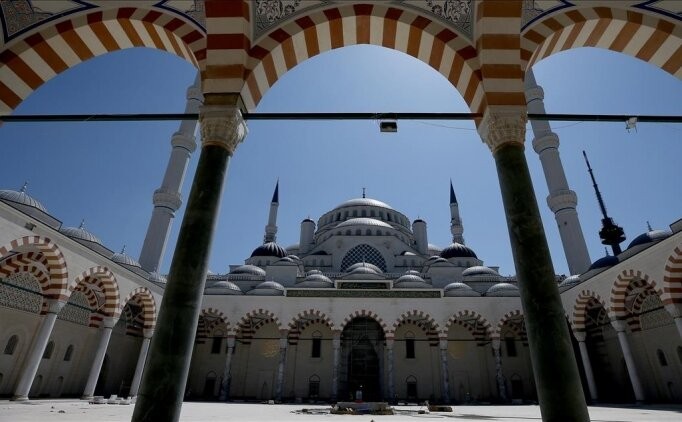 Edremit’te namaz kılınacak camiler açıklandı 