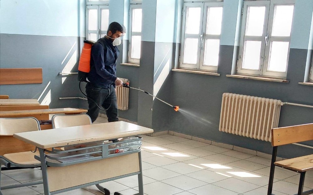 Edremit’te okullar dezenfekte ediliyor 