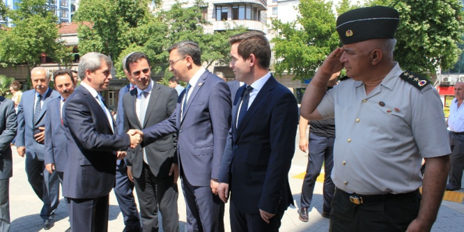 Vali Çınar yeni görevine başladı