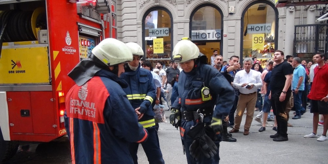 İstiklal Caddesi’nde yangın paniği